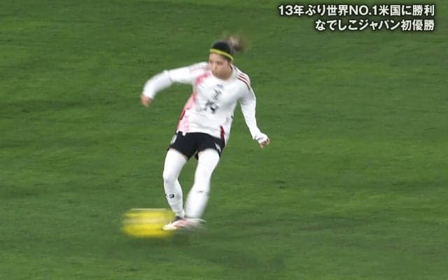 「日本の女帝だ」長谷川唯の天才的“逆足ベルベットパス”に最強アメリカも唖然…「ロベルト・バッジョ級」「やばすぎる」盟友・籾木結花とゴールデンコンビ復活の瞬間