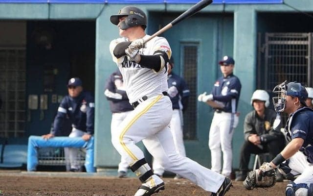 ロマン砲が響かせた“破裂音”「打球バケモン」　韓国中堅手困惑「反応できてない」