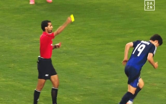 「また中東の笛…」日本代表DFが“不可解すぎるイエローカード”被害で物議！「ファウルですらない」「おいおい…」土屋櫂大の好守備が警告→ファンや解説者が苦情【U20アジアカップ】