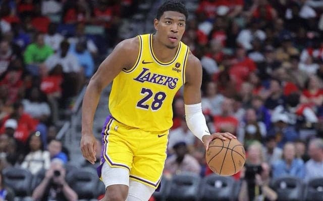 【NBA】豪快ダンクの八村塁を襲ったアクシデント　ウルブズ戦での離脱に現地メディア言及「重大な負傷でないことを願うばかり」