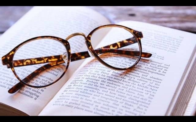 メガネの一本使いは理に適っているのか？