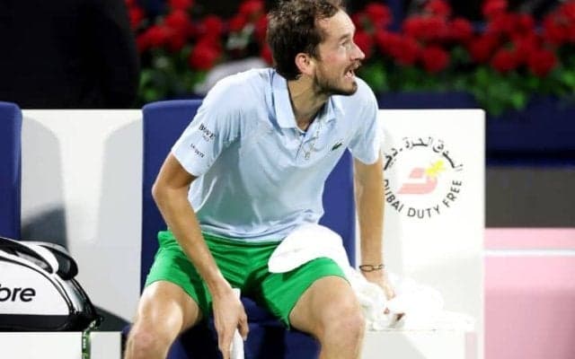 「ロシア人に対するダブルスタンダードか？」男子テニス世界6位メドベージェフが主審と口論…試合後に和解、反省「私は時々やりすぎてしまう」