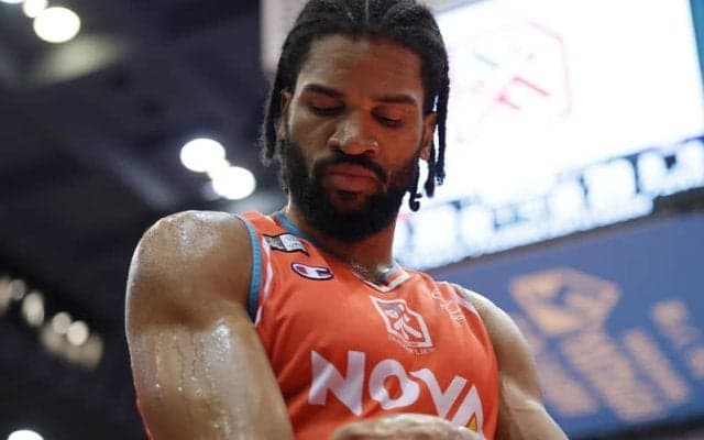 瞑想で心整え試合へ「クールにプレーすることはできない」広島の“大黒柱”エバンスの流儀