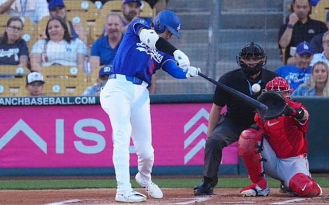 大谷翔平は「期待裏切らない」　いきなり1号で証明した“スター性”「バケモノ定期」