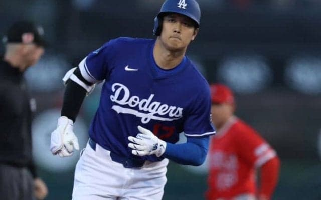 いきなりの特大HRに衝撃　打たれた菊池雄星も口を開ける大谷翔平の“千両役者ぶり”に米記者も感嘆「まさに史上最高だ」