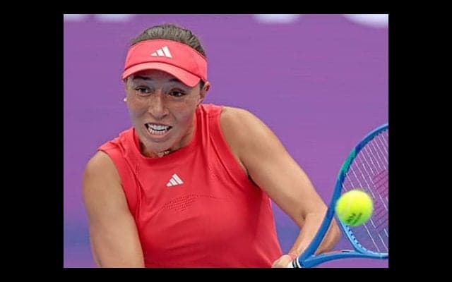  第1シード 完勝で4強入り 