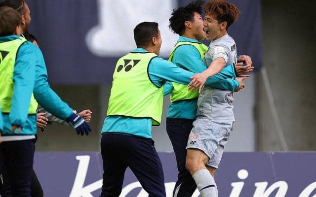 後半終盤10人で耐えた福岡が満身創痍の王者・神戸に敵地で勝利！　開幕連敗止める金明輝体制での初勝利【明治安田J1第4節】