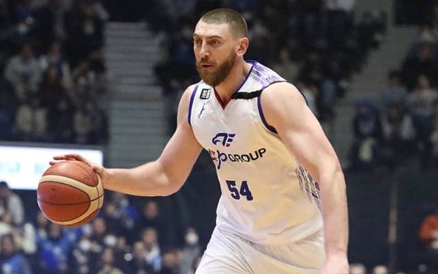 B1で試合中断のアクシデント…FE名古屋オマラのダンクシュートでリング故障