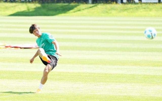 ｢よりスピード重視の感じがした｣ボルシアMG福田師王が語る｢日本に帰ってきた気分｣のイングランド遠征、監督に指摘された｢ゴール前の癖｣