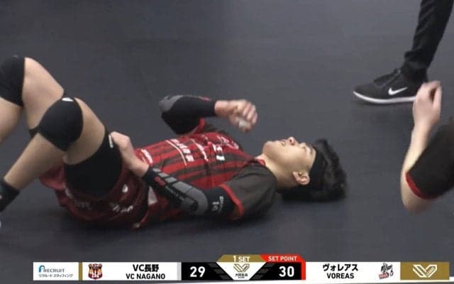 男子バレー、激ムズのトスを“後傾スパイク”で…人間離れした身体能力でアリーナ騒然