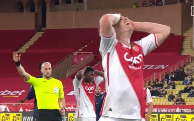 ふざけるなよ！南野起点の高速カウンター発動も“ありえないミス”でまさかの展開に...「何やってん」「全く集中してなかっただろ」