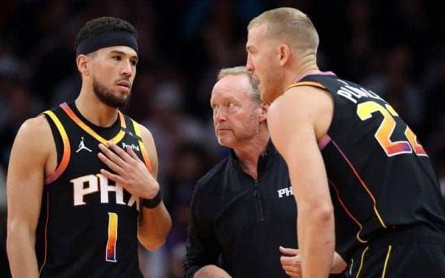 サンズ、2月3勝10敗と大苦戦…ブッカーと指揮官は“声のボリューム”を巡り対立？