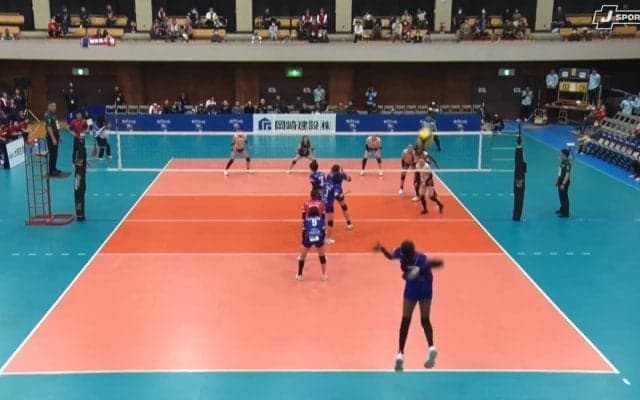 女子バレー、魔球サーブにアリーナどよめき 鋭く曲がって落ちた驚きの軌道
