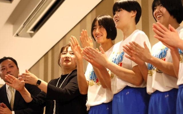 共栄学園高の春高優勝を350人超えの関係者で祝う 秋本美空は「応援してくれていたんだ、と実感」