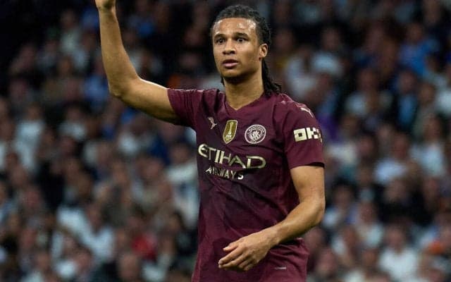 アケが足の骨折の手術を報告｢何カ月も悩まされていた｣