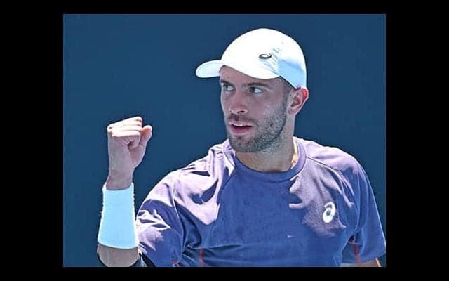 元世界12位 完勝で4度目V