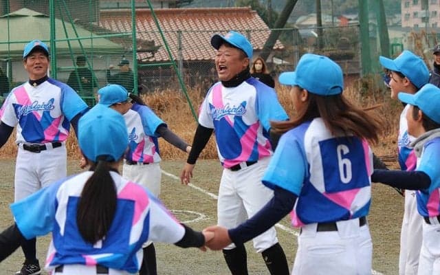 控え野球女子に「全力出し切って」　競技継続へ受け皿を…実戦で学ぶ“期間限定”チーム