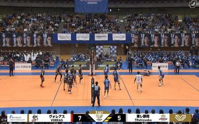 男子バレー、監督がラリーに参加する珍事 思わず手が…面白シーンにファン驚き