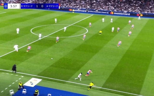 「なんちゅうパスだ！」バルベルデの“神アシスト”にファン衝撃「レベチ」「イカれてる」最強万能戦士が糸を引くボールでゴラッソ演出の瞬間「クロース級」