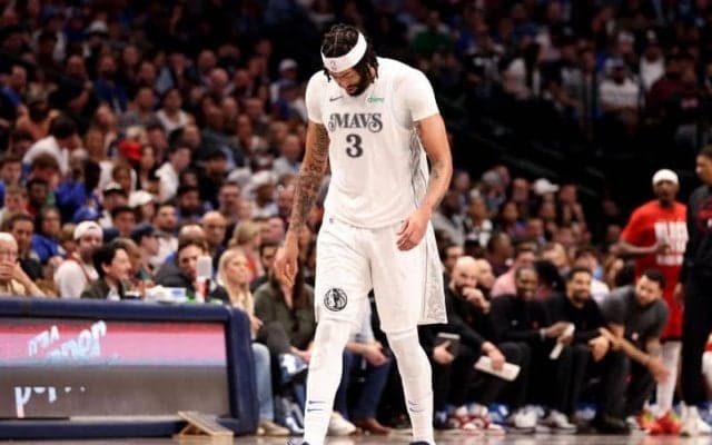 衝撃トレードに言及のレイカーズオーナー、デイビスに嫌味？「文句を言っていた」