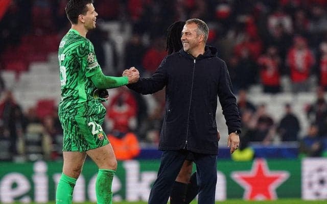 前半退場者も敵地で先勝のバルセロナ、指揮官フリックは「とても誇りに思う」チームの献身称える