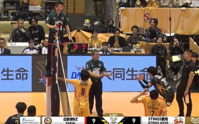 男子バレーでまさかの“レッドカード” 予期せぬ展開にネット注目 エースが懸命の抗議も