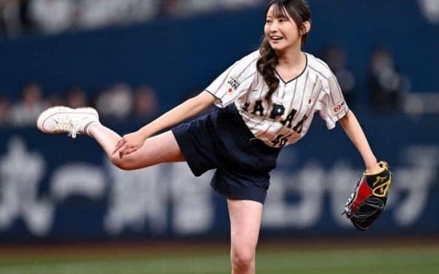 21歳人気アイドルが「夢が叶った…涙」反響止まぬ“豪快”始球式「投げ方キレイだよな」「気持ちのこもった一球」