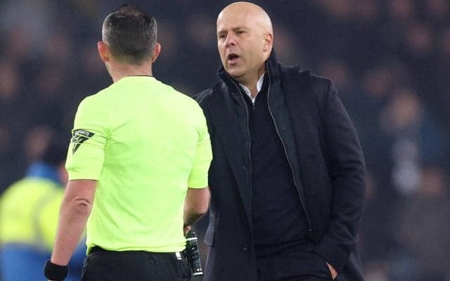 改善されなければ勝ち点剥奪も？ 目立つ監督と主審の衝突…元審判協会会長が言及「勝ち点の減点が実施される可能性もあるだろう」