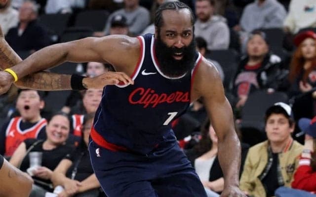 ハーデンがクリッパーズ移籍後初となる50得点を記録し、好調ピストンズを撃破