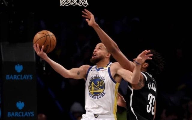 カリーがハーフコート付近からのターン3Pなど40得点…粘るネッツを振り切り3連勝