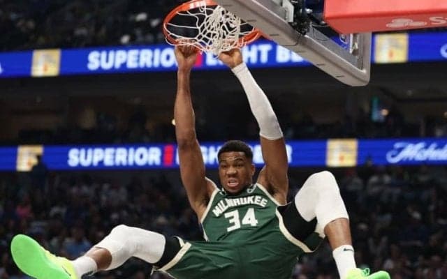 ヤニス・アデトクンボが史上6番目の若さでNBA通算2万得点を達成…3万得点は？の質問に「1000％」