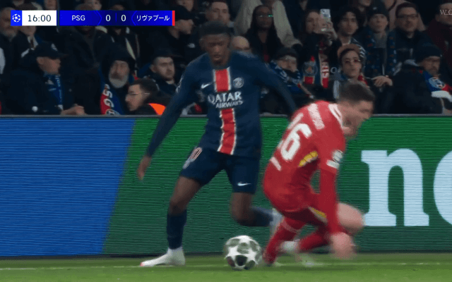 えっ、倍速映像！？ PSG最強ドリブラーの“超人突破”にファン衝撃「デンベレ神」「化け物や」「えぐいてぇ…」リヴァプール２選手を瞬殺した瞬間