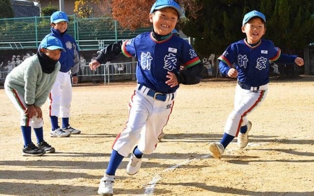 野球チームなのに駅伝優勝？　低学年から「足が速い」…走塁で差をつける“白い円”