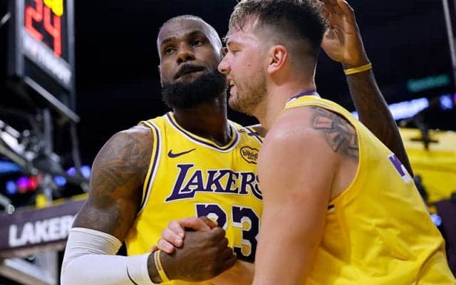 40歳でキャリア最高の状況？ 親友カーメロが語るレブロンの幸福度とその理由