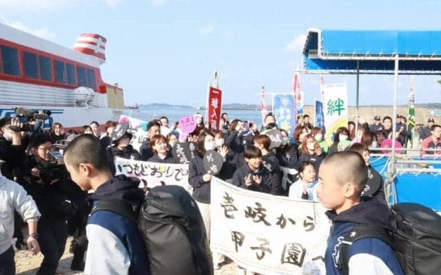 「思い背負って頑張る」壱岐が甲子園へ出発　島民は大漁旗や大声援