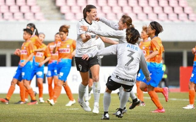 I神戸がカルロタ・スアレスのPK弾で首位返り咲き！ 東京NB＆浦和の上位2チームが揃ってドロー、EL埼玉は4発大勝で7位浮上【SOMPO WEリーグ】