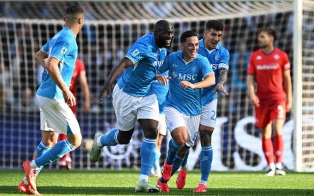 ルカク&ラスパドーリの2トップ揃い踏み弾でフィオレンティーナを圧倒したナポリが6戦ぶり勝利、首位インテルを1pt差で追走【セリエA】