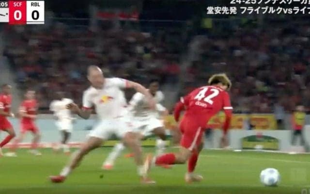 はええええ！ 堂安律、一瞬で相手をぶっちぎる“爆速ドリブル”炸裂の瞬間　ワンフェイント→急加速して縦突破… ゴール前で見せた“超絶テクニック”