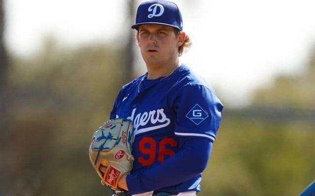 デコピンに“お友達”「昨年から」　ド軍27歳の愛犬…婚約者と真美子さんも「仲良しです」