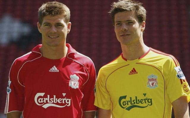 リバプールがナイキに別れ、来季からアディダスと契約を発表！ 2012年以来の復活に