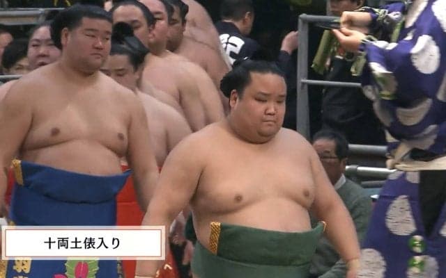 「斬新すぎる」化粧まわしの中に“力士” ゆるキャラすぎる十両力士の化粧まわしに「超かわいいw」反響続々