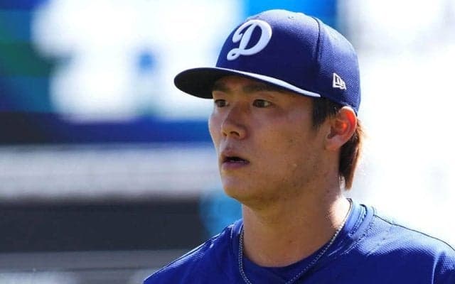 ド軍の試合前に起きた“異様な光景”　まさかの大群に山本由伸も唖然…「なんだこれ？」
