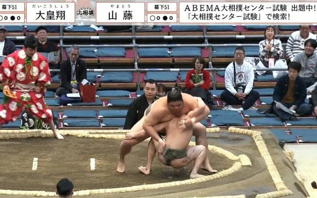 「首が曲がった」館内騒然のハプニング 人気“細マッチョ”力士がひやり…160キロ巨漢が圧し掛かり