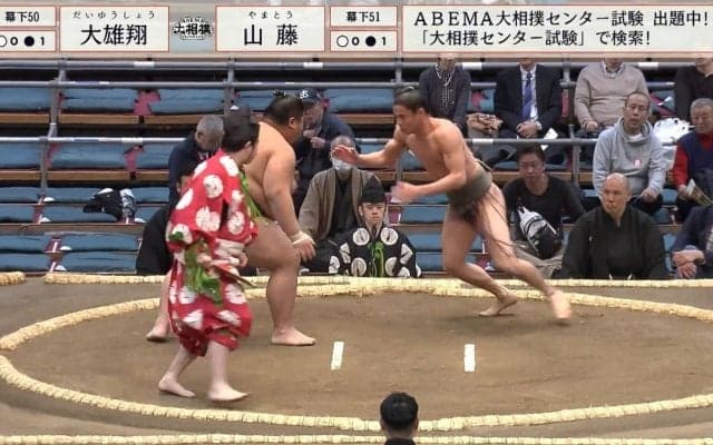 館内どよめき…“極細マッチョ力士”が「吹っ飛んだ」体重158キロ力士と対峙し衝撃結末「軽いねん～」