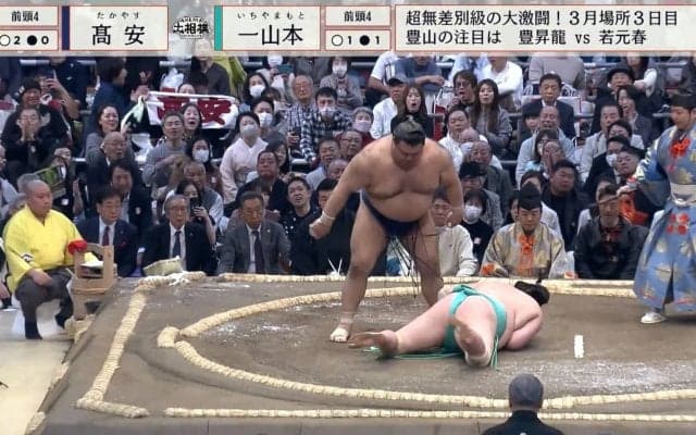 大物女性芸人が“推し力士”の応援タオル掲げてガチ応援 勝利に体をクネクネ喜び大爆発「かわいいな」「勝利の舞w」