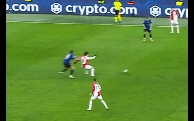 上田綺世、“絶品ターン”でインテルDFを翻弄！「ただただ上手い」「けっこう背負えるね」ポストプレーから決定機に繋げた瞬間