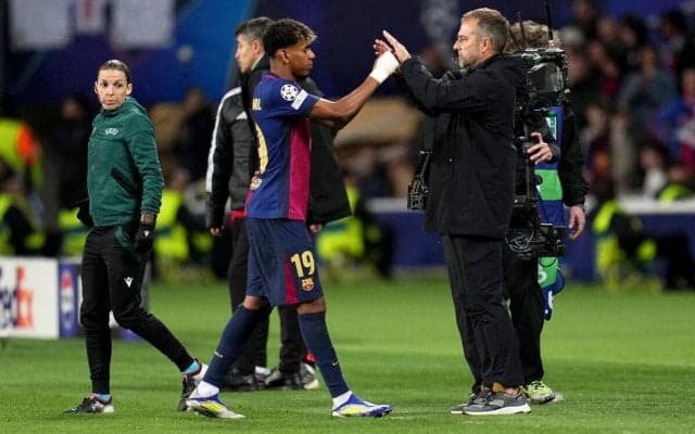 ｢カルレスは常に特別な存在｣ フリック監督が急逝のドクターを追悼、好調持続ペドリには｢そのポジションで世界一｣と絶賛