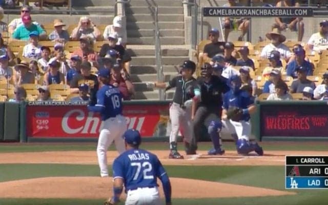 球場騒然！ 山本由伸に“想定外のハプニング”「怖えええ」 打者が全力フルスイング“空振り”→バットが消える「えっ？」「飛ばしすぎ」