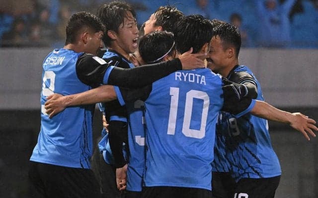 雨降りしきる中、攻勢に出た川崎Fが4ゴールで逆転ベスト8! 佐々木旭の1G1Aなど上海申花を退け、2017年以来の8強【ACLE2024-25】