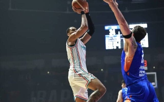 “マカオ決戦”から中2日の広島ドラゴンフライズ、エバンスの決勝点で茨城ロボッツに競り勝つ